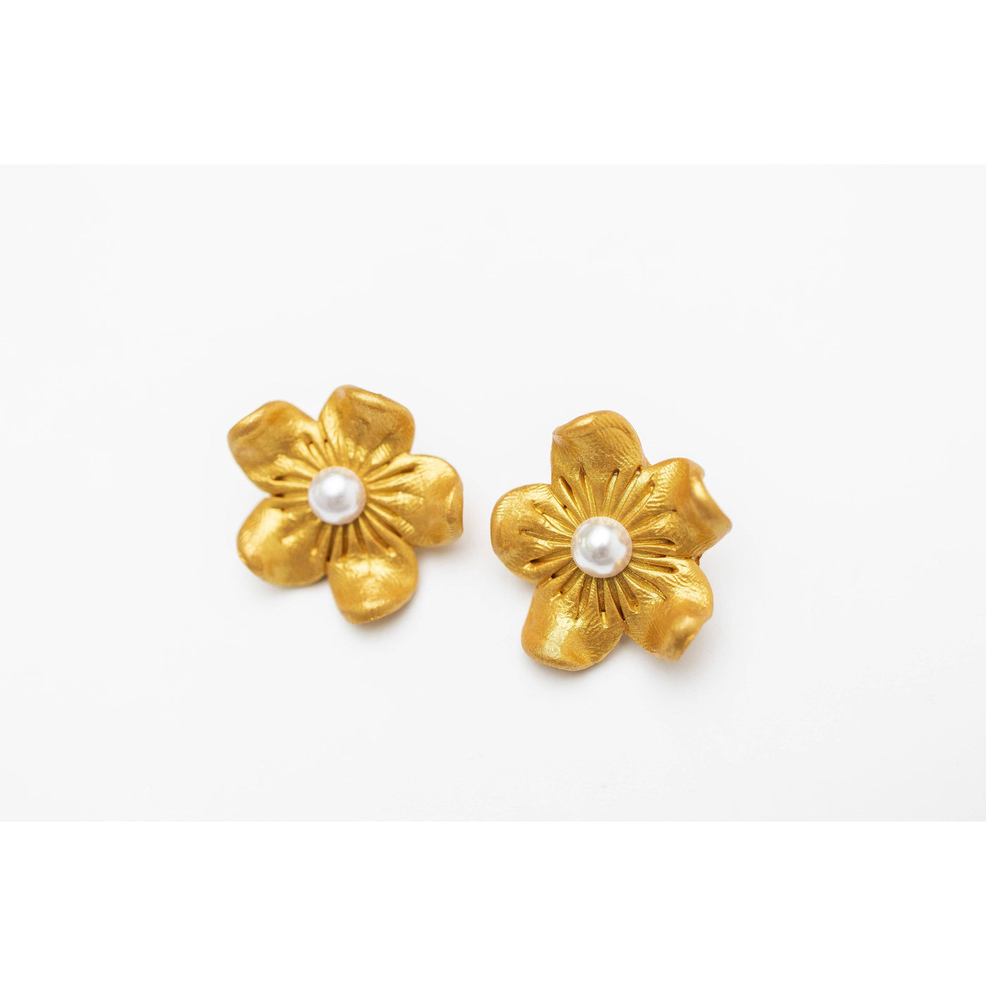 Gardenia Pearl Studs