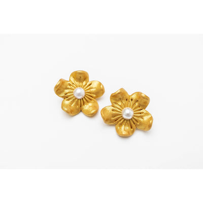 Gardenia Pearl Studs